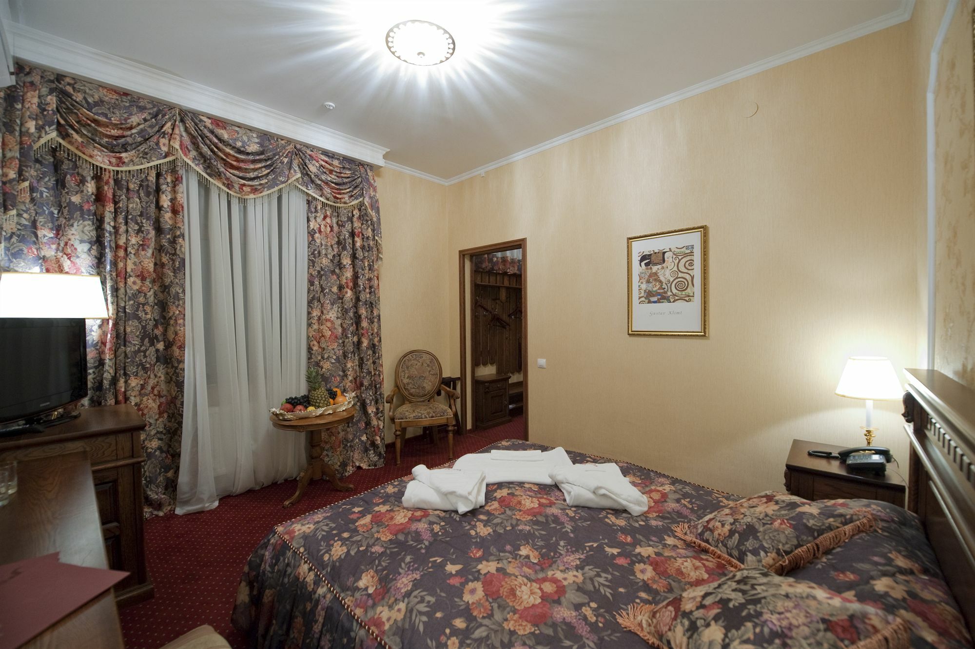 Deluxe Hotel Kupava Lemberg Exterior foto