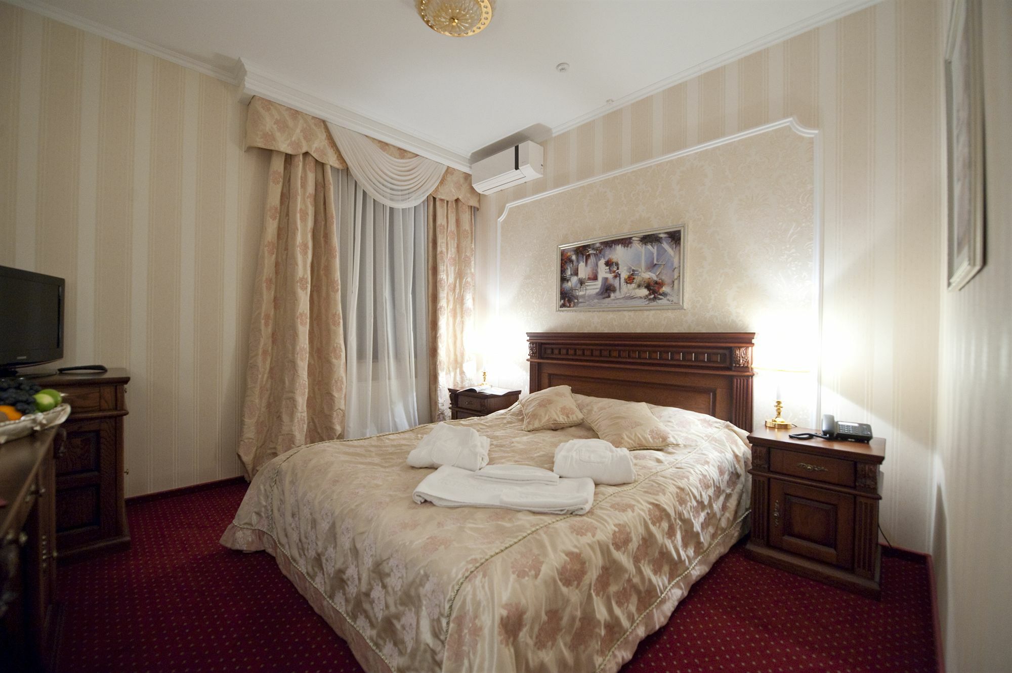 Deluxe Hotel Kupava Lemberg Exterior foto