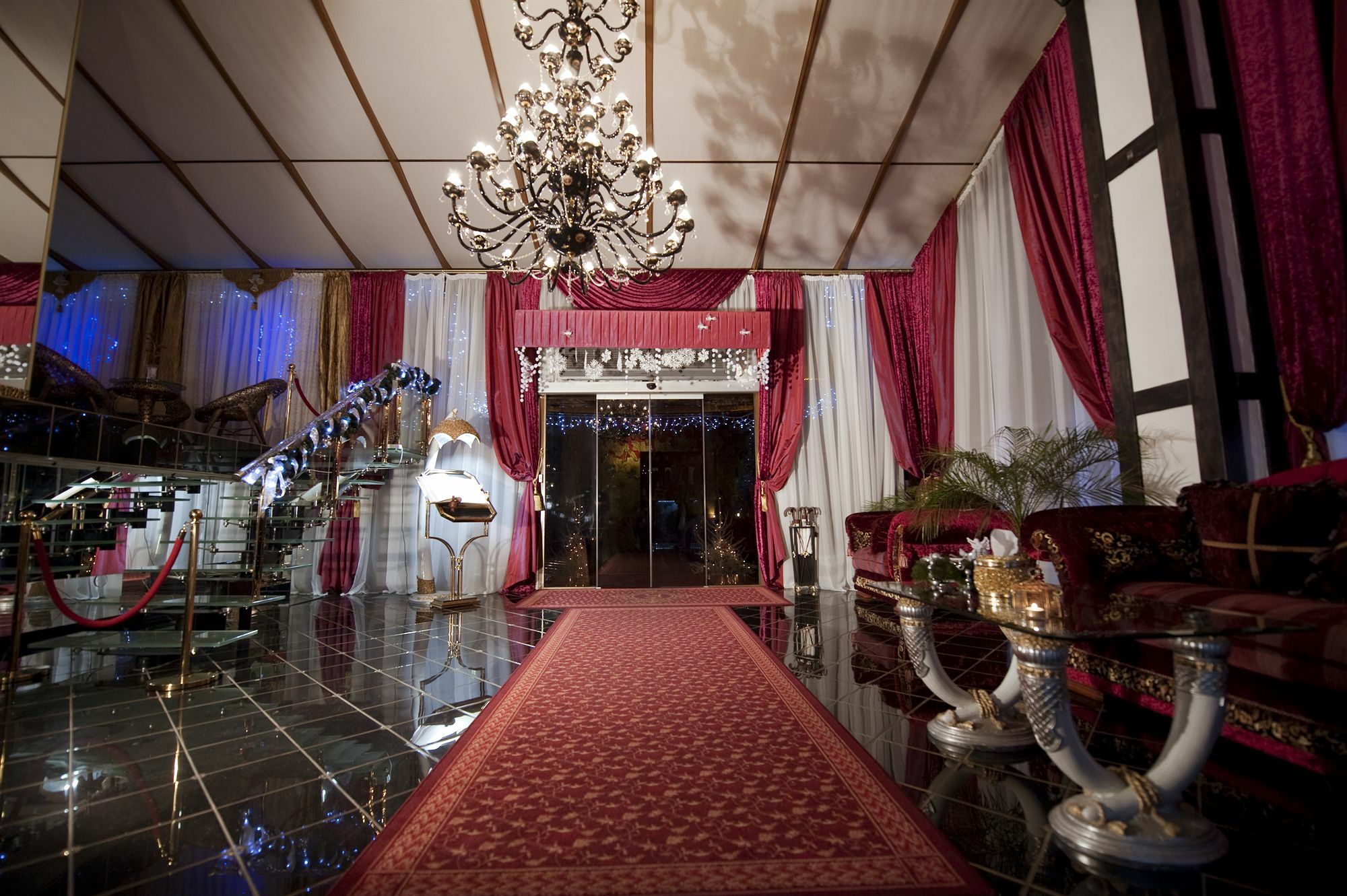 Deluxe Hotel Kupava Lemberg Exterior foto