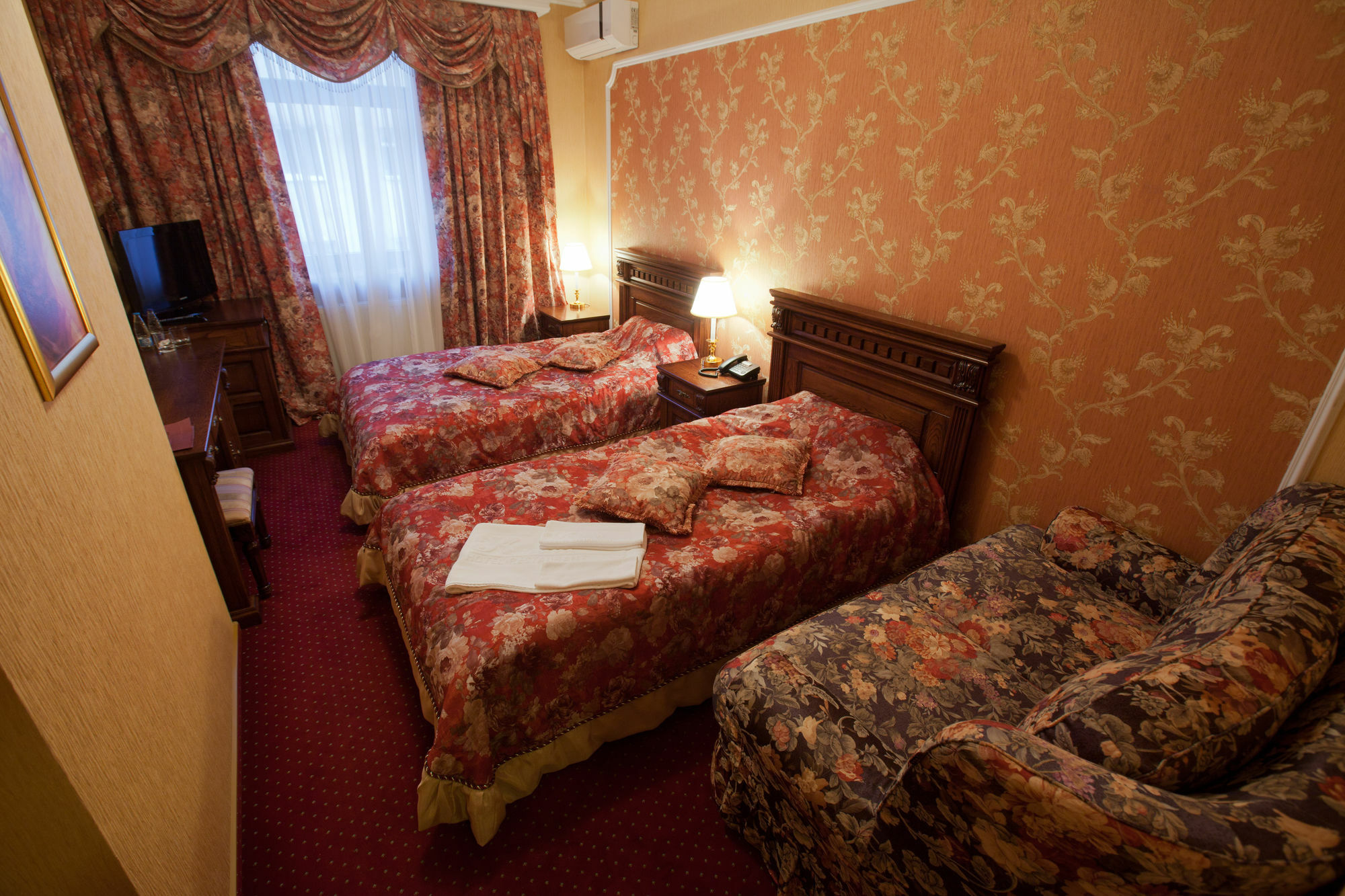Deluxe Hotel Kupava Lemberg Exterior foto
